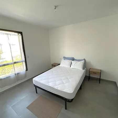 Climatise Proche Avec Parking - Fr-1-837-43 *