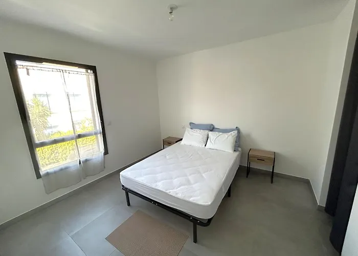 Climatise Proche Avec Parking - Fr-1-837-43 *