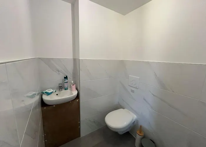 Climatise Proche Avec Parking - Fr-1-837-43 公寓 *