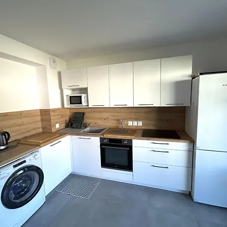 Climatisé Proche Avec Parking - Fr-1-837-43 Appartement