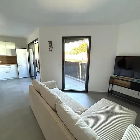 Climatisé Proche Avec Parking - Fr-1-837-43 Appartement